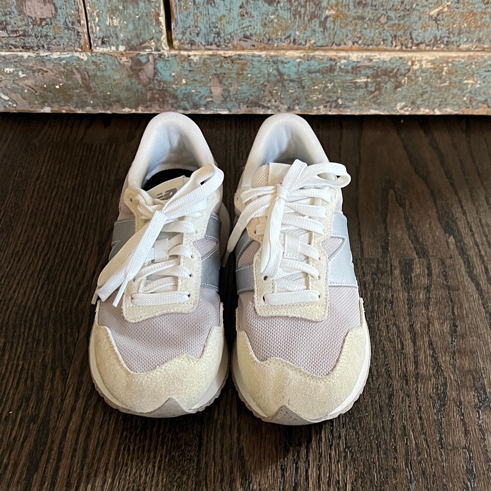 New Balance 327 White and Silver Sneakers